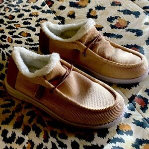 Kevin brand , new, size 5 Ugg like boots , with extra insoles to add.